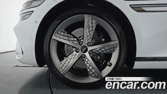 Genesis Electrified G80 2024 — Photo 5/20