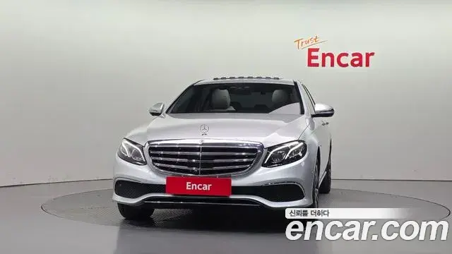 Mercedes-Benz E-Class 2020 — Photo 3/20
