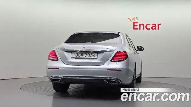 Mercedes-Benz E-Class 2020 — Photo 4/20