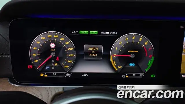 Mercedes-Benz E-Class 2020 — Photo 8/20
