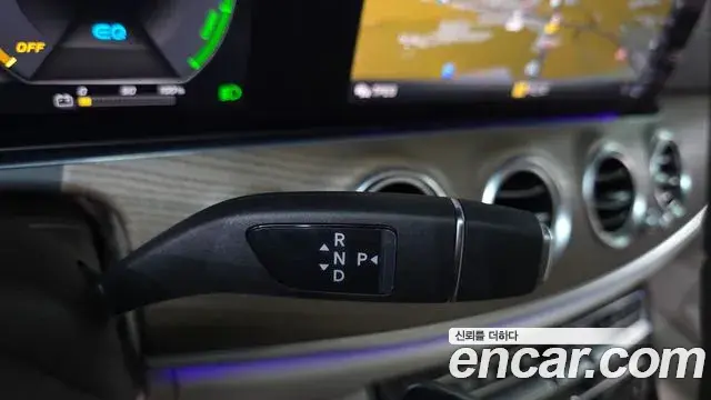 Mercedes-Benz E-Class 2020 — Photo 9/20