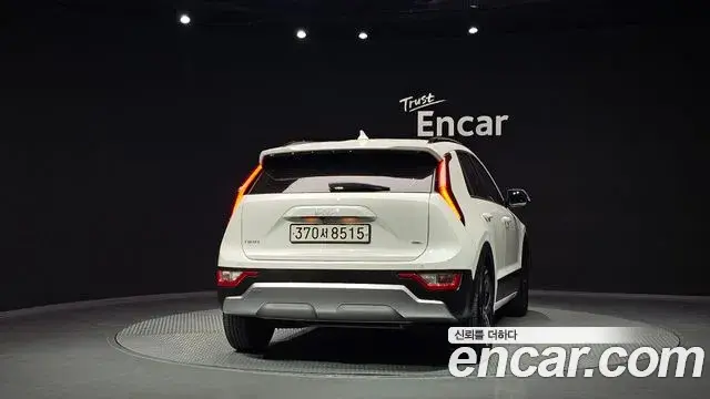 Kia Niro 2023 — Фото 4/20