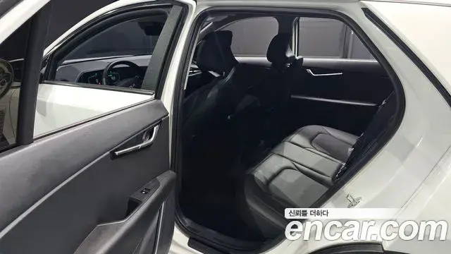 Kia Niro 2023 — Фото 12/20