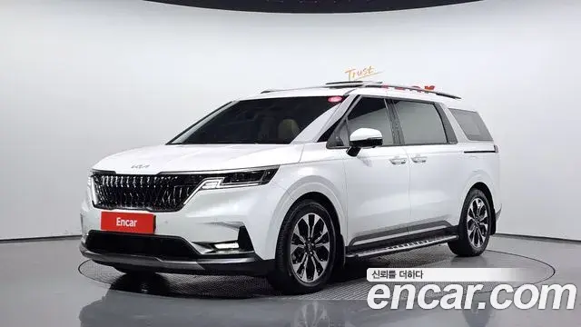 Kia Carnival 2023 — Фото 1/20