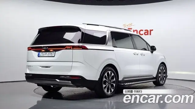 Kia Carnival 2023 — Фото 2/20