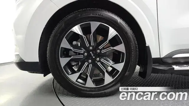 Kia Carnival 2023 — Фото 5/20