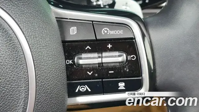 Kia Carnival 2023 — Фото 17/20