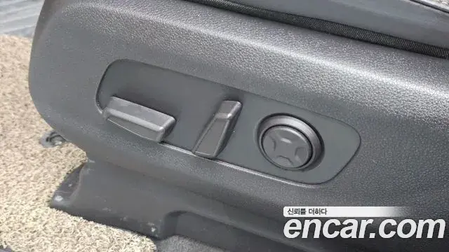 Kia Carnival 2023 — Фото 19/20