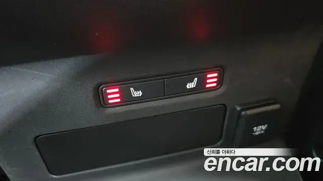 Land Rover Range Rover Velar 2018 — Photo 12/20