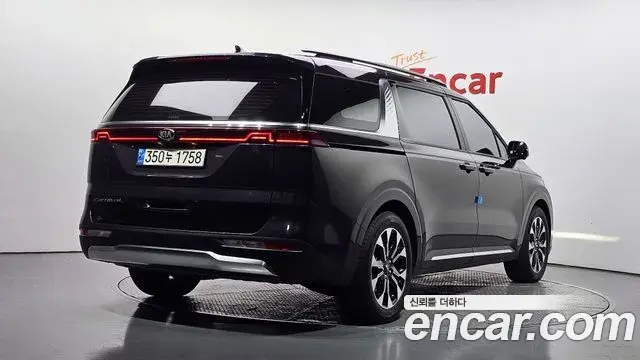 Kia Carnival 2021 — Photo 2/20