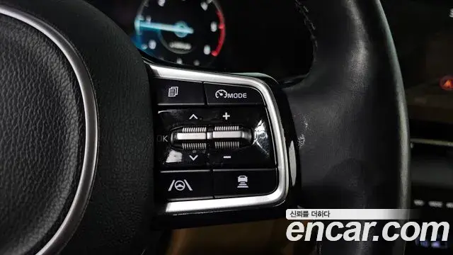 Kia Carnival 2021 — Photo 18/20