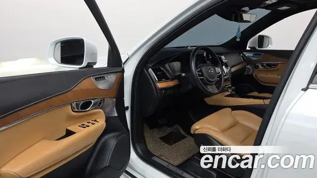 Volvo XC90 2020 — Photo 10/20