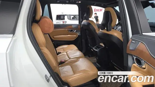 Volvo XC90 2020 — Photo 11/20