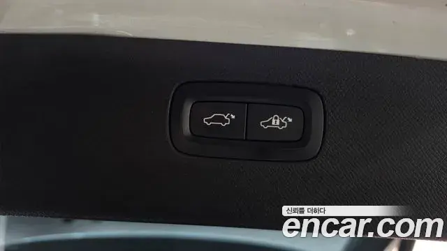 Volvo XC90 2020 — Photo 16/20