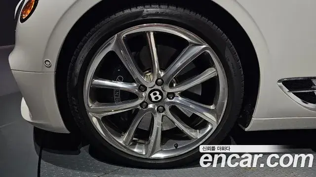 Bentley Continental GT 2023 — Şəkil 33/37