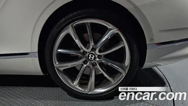 Bentley Continental GT 2023 — Şəkil 15/37