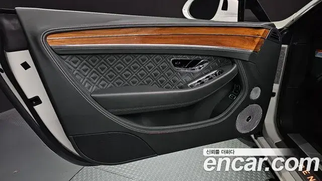 Bentley Continental GT 2023 — Şəkil 19/37