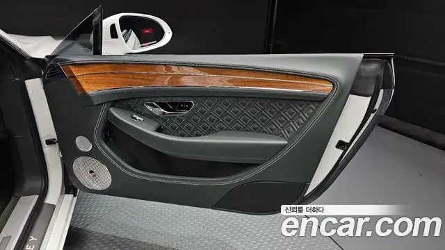 Bentley Continental GT 2023 — Şəkil 13/37