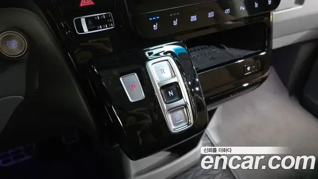 Hyundai Staria 2022 — Photo 9/20