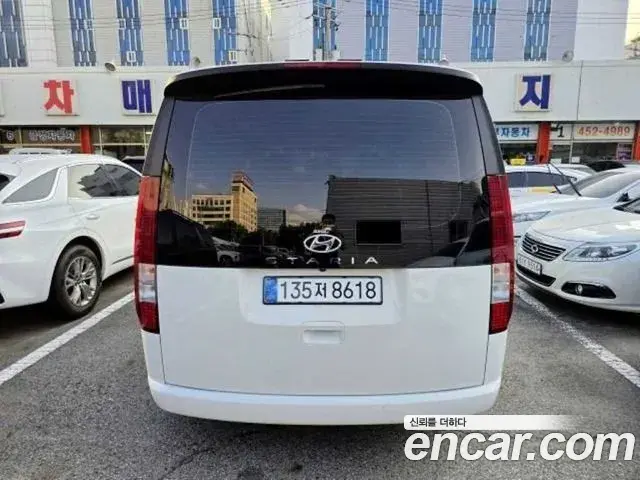 Hyundai Staria 2023 — Photo 2/20