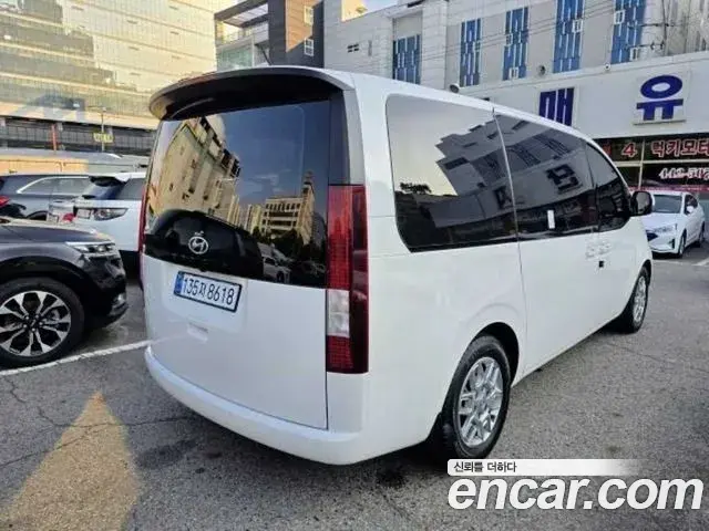 Hyundai Staria 2023 — Photo 3/20