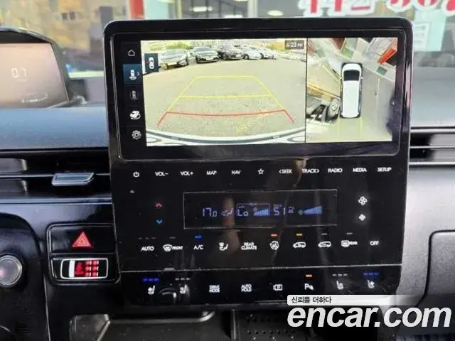 Hyundai Staria 2023 — Photo 7/20