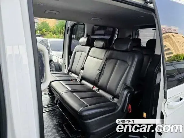 Hyundai Staria 2023 — Photo 9/20