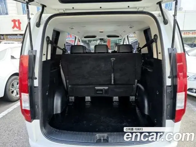 Hyundai Staria 2023 — Photo 12/20