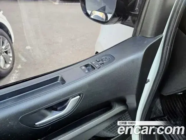 Hyundai Staria 2023 — Photo 15/20