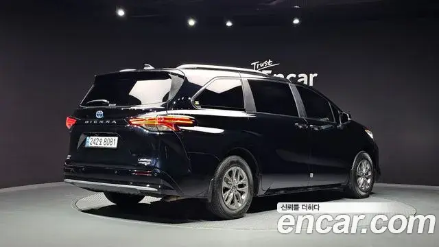 Toyota Sienna 2024 — ფოტო 2/37