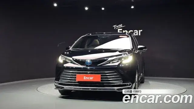 Toyota Sienna 2024 — ფოტო 34/37