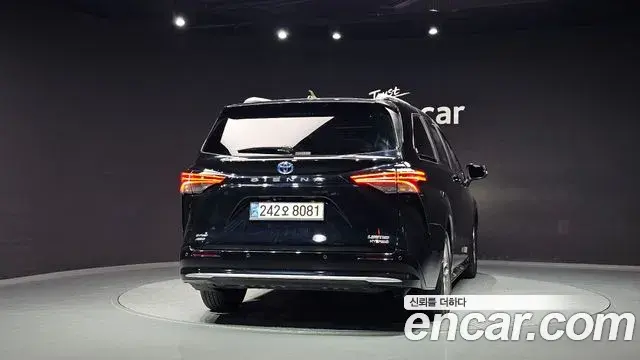 Toyota Sienna 2024 — ფოტო 3/37