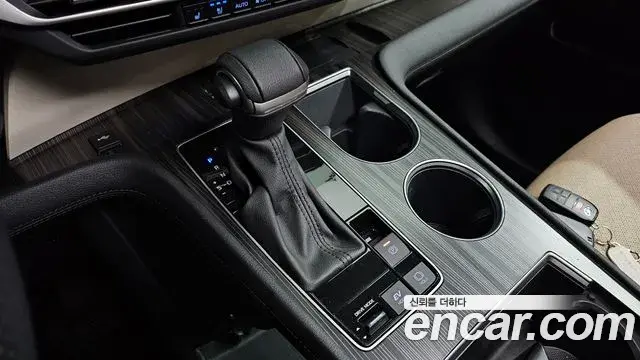 Toyota Sienna 2024 — ფოტო 20/37