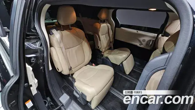 Toyota Sienna 2024 — ფოტო 18/37