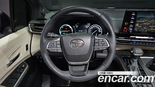 Toyota Sienna 2024 — ფოტო 11/37