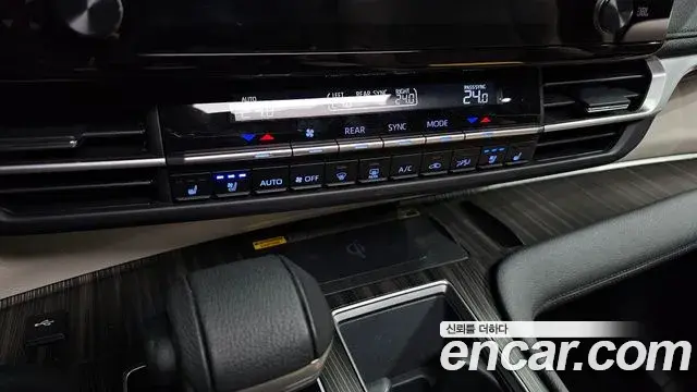 Toyota Sienna 2024 — ფოტო 28/37