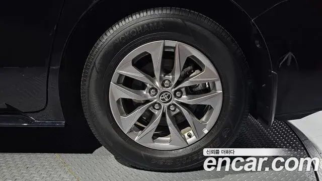 Toyota Sienna 2024 — ფოტო 33/37