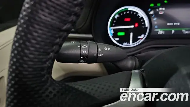 Toyota Sienna 2024 — ფოტო 1/37