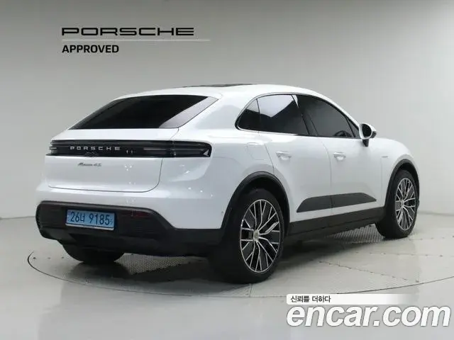 Porsche Macan EV 2025 — Photo 6/20