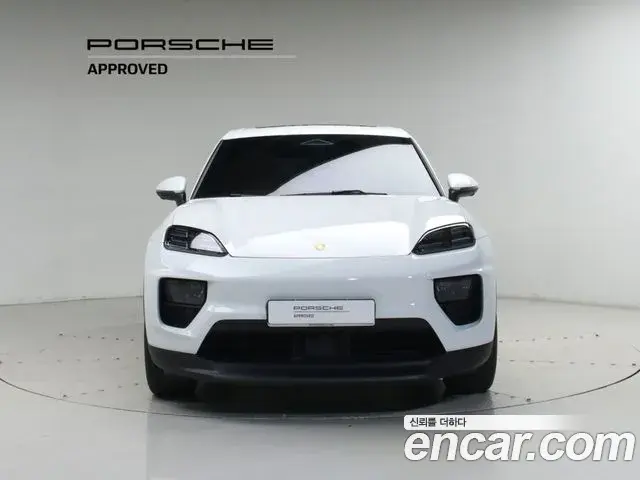 Porsche Macan EV 2025 — Photo 1/20