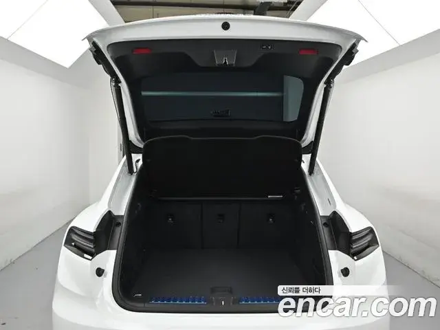 Porsche Macan EV 2025 — Photo 5/20