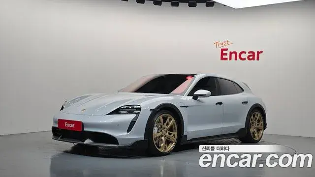 Porsche Taycan 2023 — ფოტო 17/20
