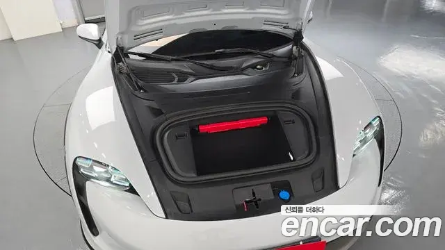 Porsche Taycan 2023 — ფოტო 4/20