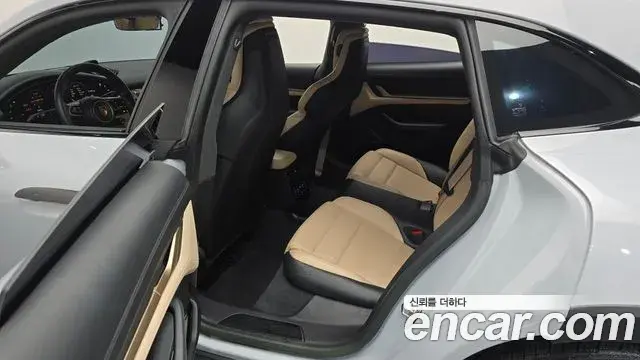 Porsche Taycan 2023 — ფოტო 18/20