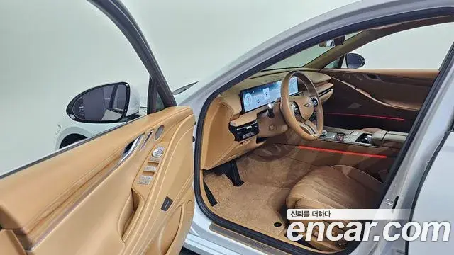 Genesis Electrified G80 2024 — Photo 10/20