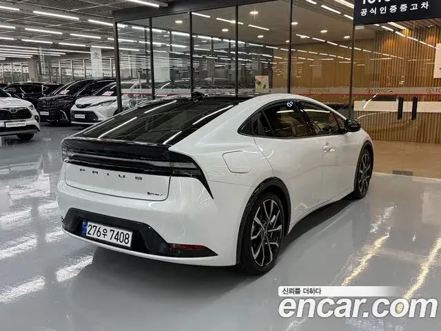 Toyota Prius 2026 — ფოტო 17/18