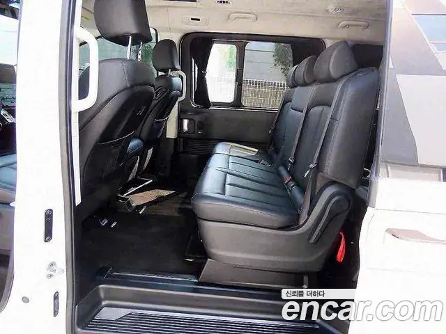 Hyundai Staria 2023 — Şəkil 18/20