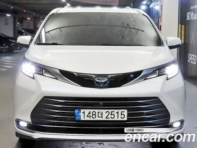 Toyota Sienna 2021 — Photo 13/20