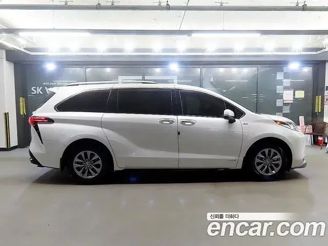 Toyota Sienna 2021 — Photo 14/20