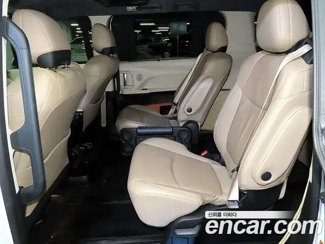 Toyota Sienna 2021 — Photo 18/20
